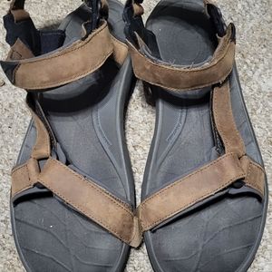 Teva Terr Fi Light leather